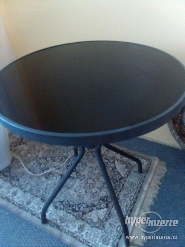 Kulatý stůl na zahradu nebo na balkon - foto 1