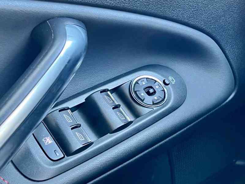 Ford Mondeo 2,0 SCTI   Titanium S benzín 149kw - foto 3