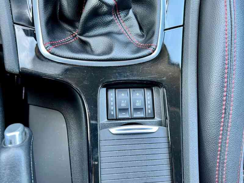 Ford Mondeo 2,0 SCTI   Titanium S benzín 149kw - foto 16