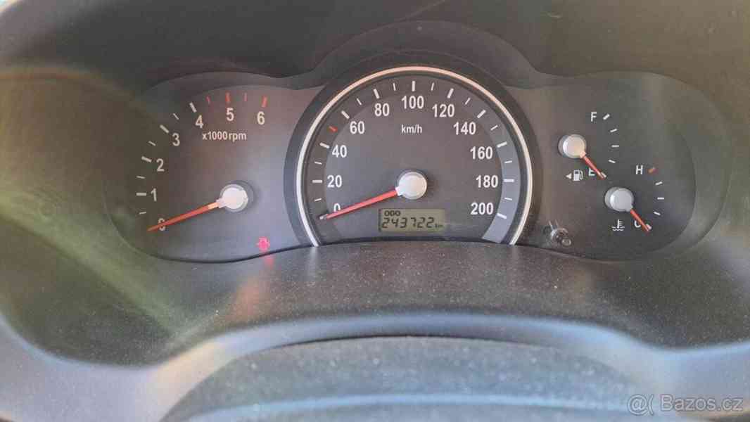 Kia Carnival 2,9 - foto 8