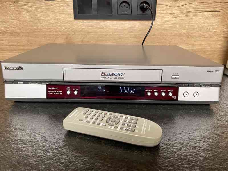 Videorekordér VHS PANASONIC NV-HV50