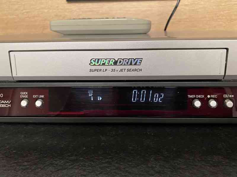 Videorekordér VHS PANASONIC NV-HV50 - foto 3