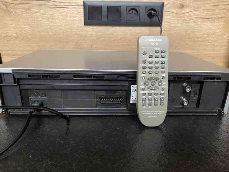 Videorekordér VHS PANASONIC NV-HV50 - foto 7