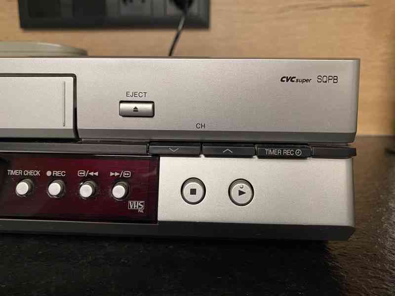 Videorekordér VHS PANASONIC NV-HV50 - foto 5