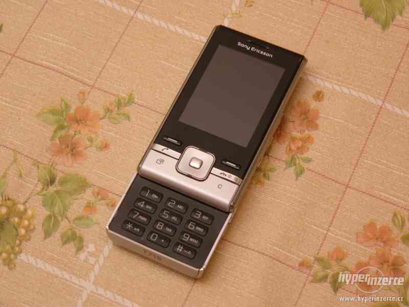 Sony Ericsson T715 - foto 2