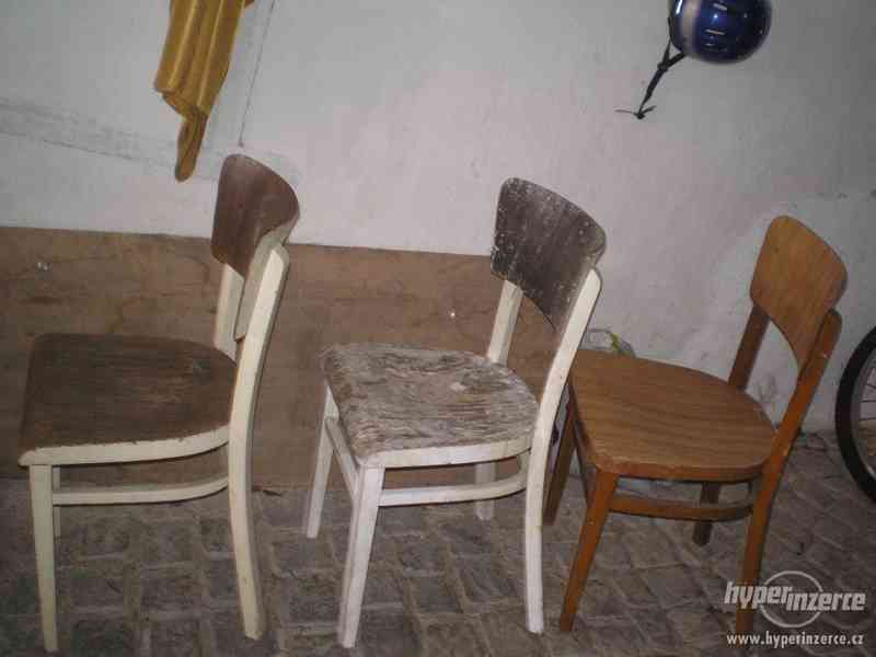 Prodám staré dřevěné židle - foto 1