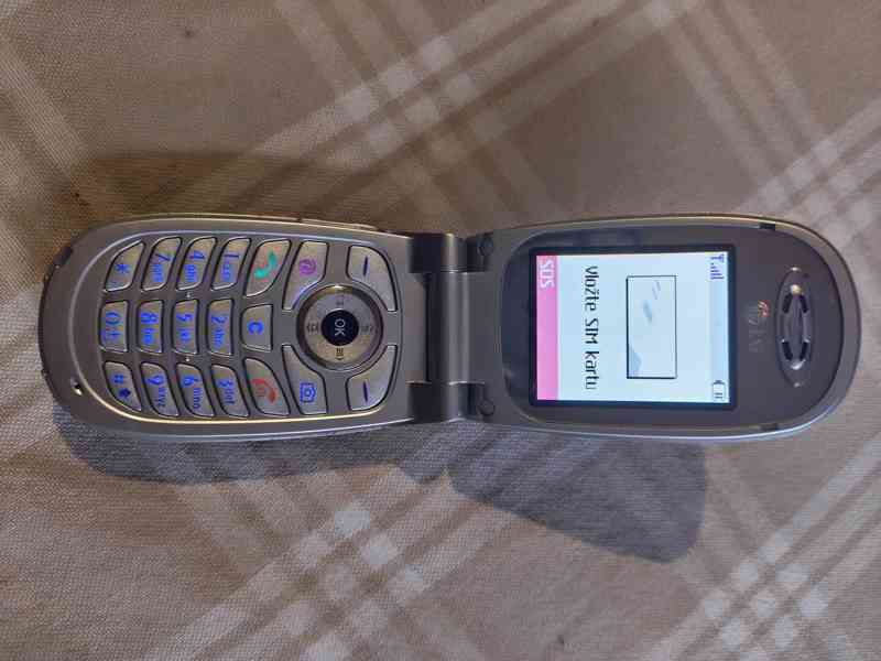 Mobilní tlačítkový telefon (véčko) LG C2200 - foto 4