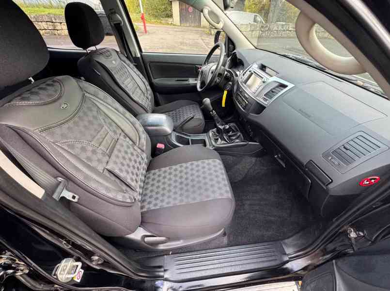 Toyota Hilux 3.0 D4D Comfort 126kw - foto 8