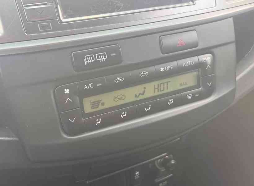 Toyota Hilux 3.0 D4D Comfort 126kw - foto 11