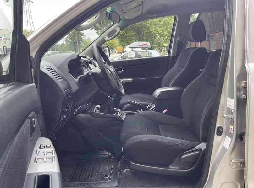 Toyota Hilux Double Cab 2.5 D-4D 106kw - foto 10