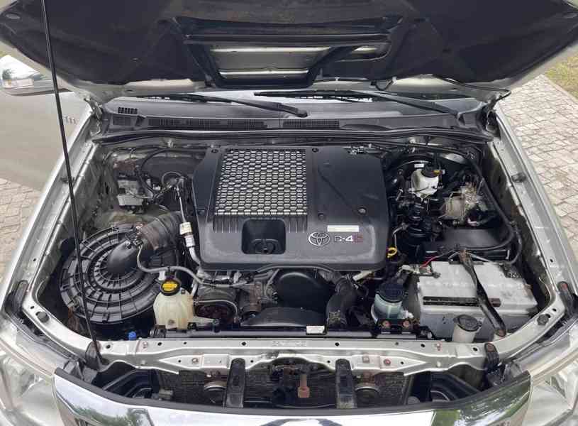 Toyota Hilux Double Cab 2.5 D-4D 106kw - foto 23