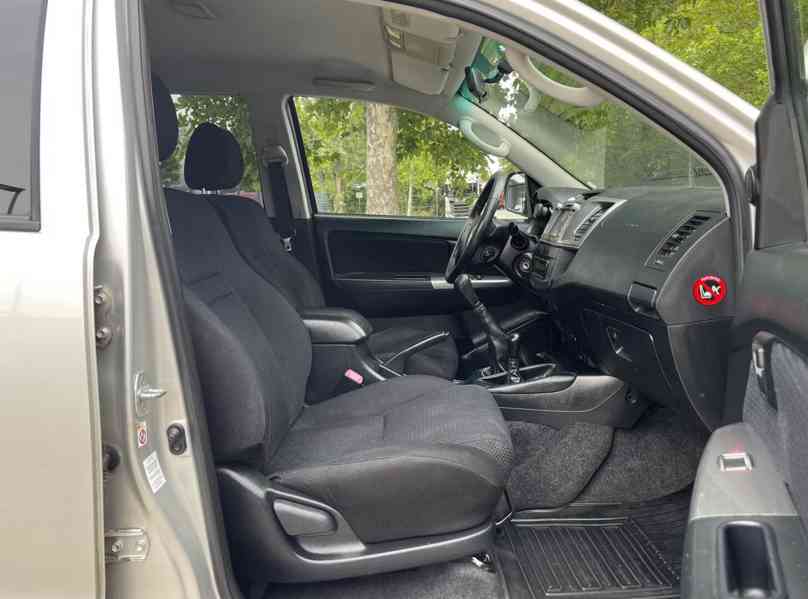 Toyota Hilux Double Cab 2.5 D-4D 106kw - foto 13