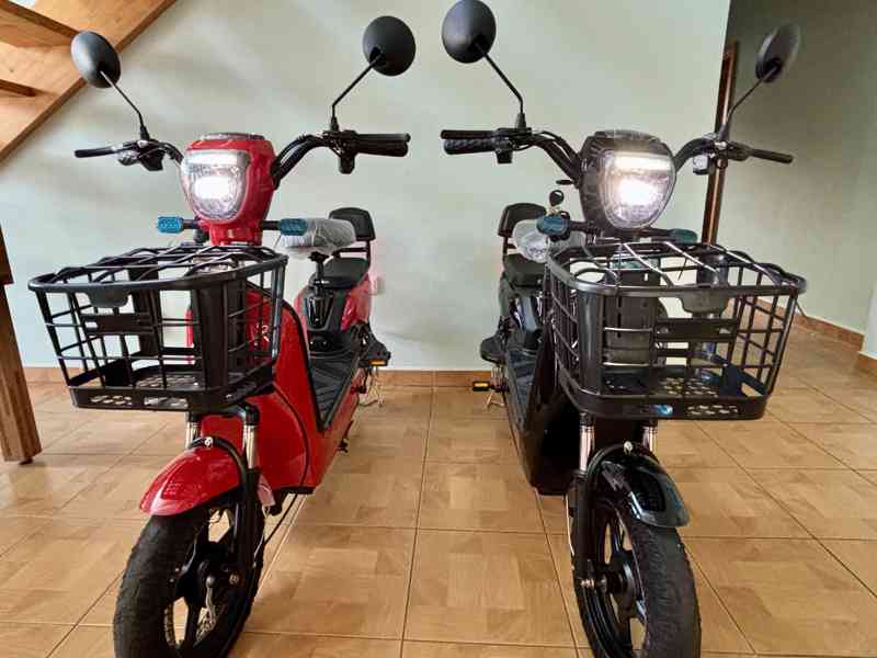 Nový elektrický skútr – bez řidičáku, připravený k jízdě - foto 11