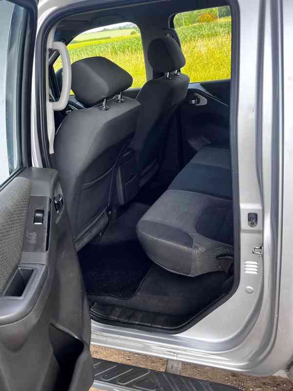 Nissan Navara 2,5DCi King Cab XE 140kw - foto 6