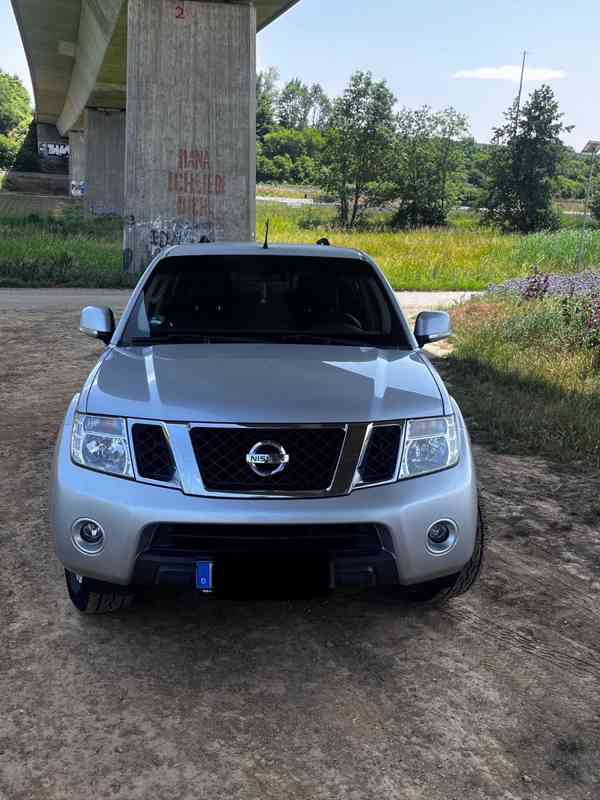 Nissan Navara 2,5DCi King Cab XE 140kw - foto 14