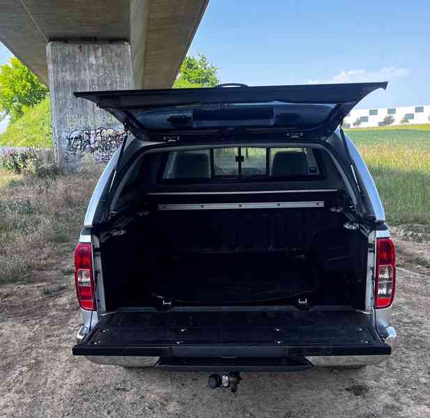 Nissan Navara 2,5DCi King Cab XE 140kw - foto 9