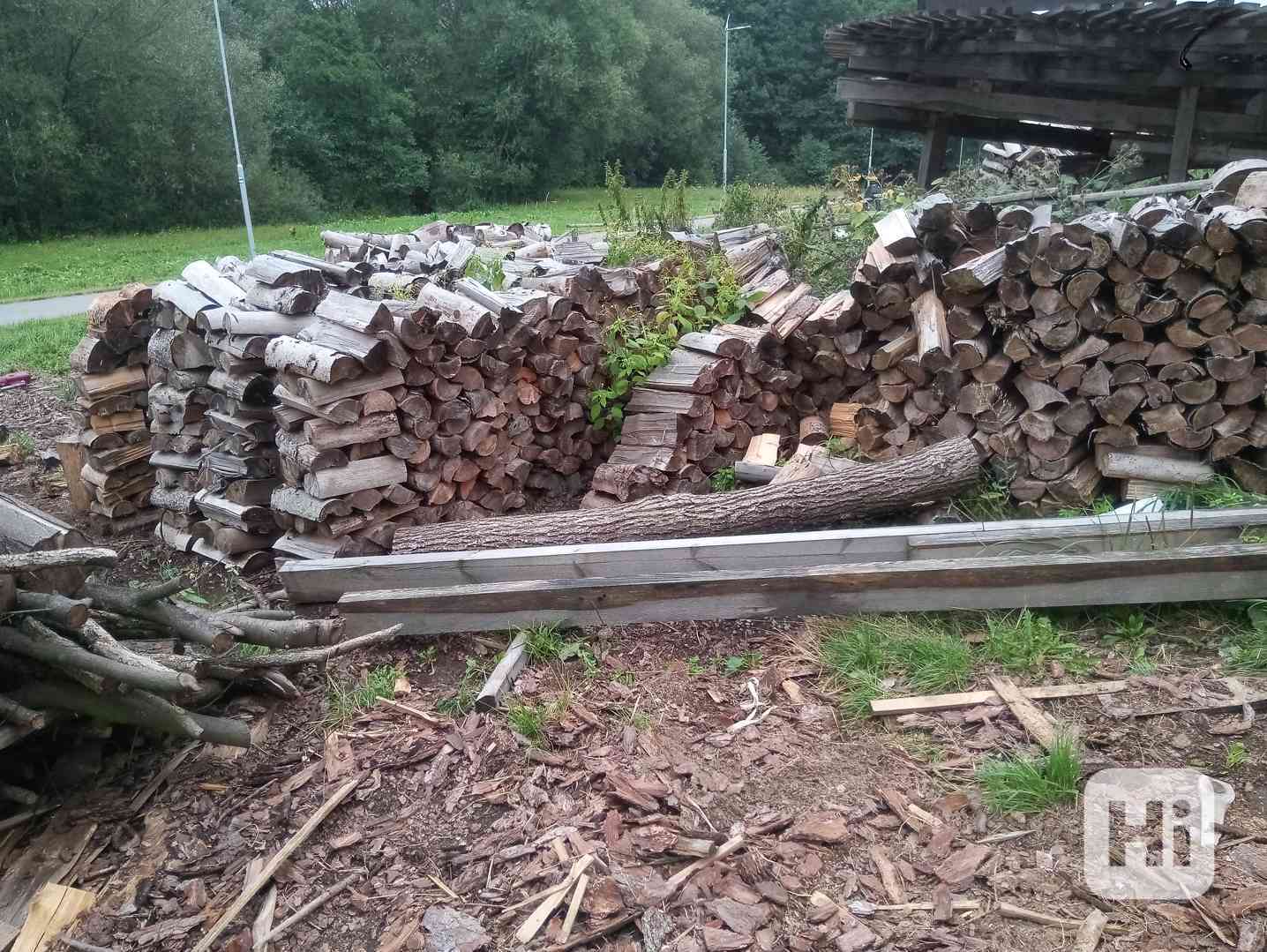 palivové dřevo štípané suché - foto 1