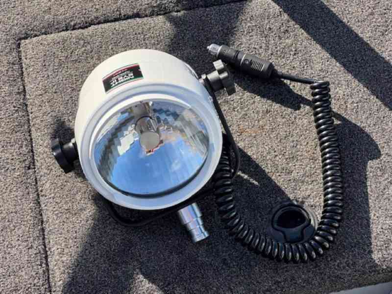 Použitá rybářská loď RiverFox 470 + motor + vlek - foto 8