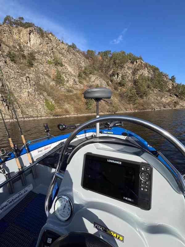 Použitá rybářská loď RiverFox 470 + motor + vlek - foto 14