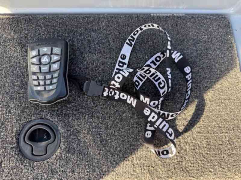 Použitá rybářská loď RiverFox 470 + motor + vlek - foto 11