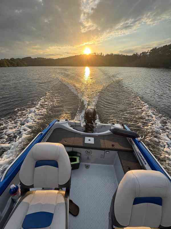 Použitá rybářská loď RiverFox 470 + motor + vlek - foto 4