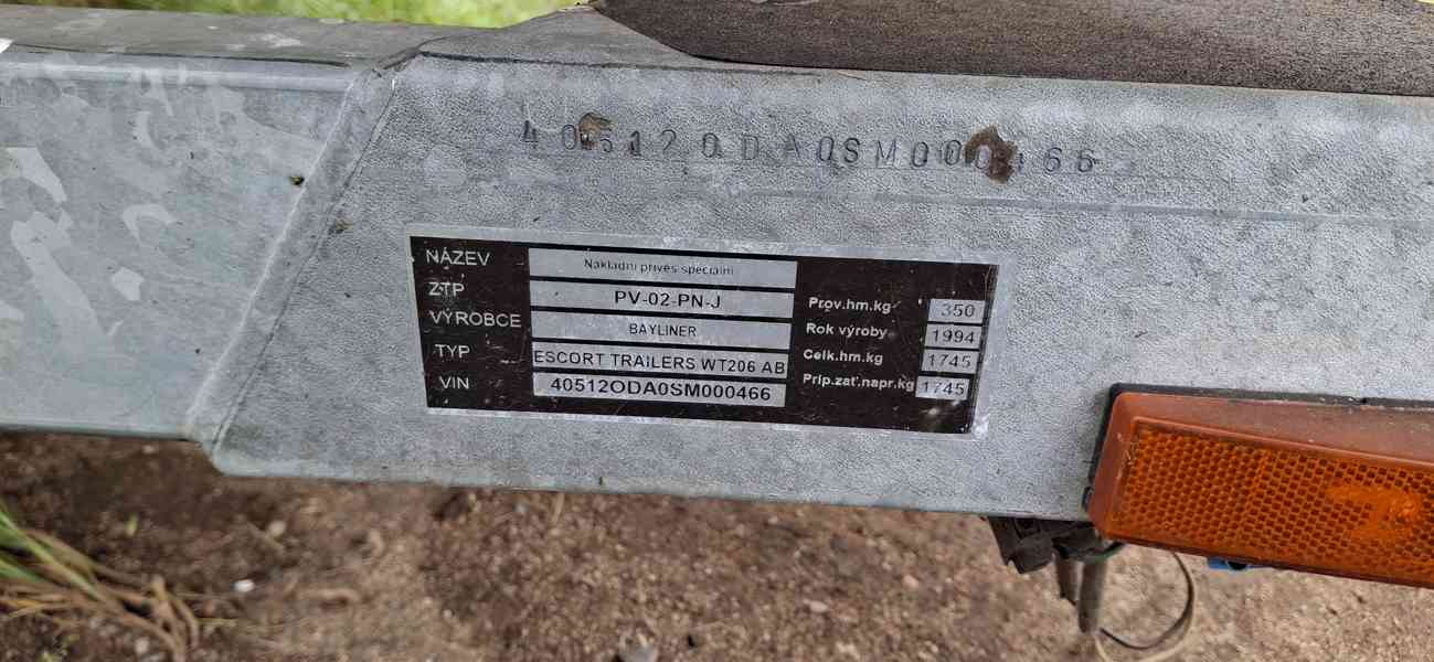 Malé plavidlo Bayliner Capri 205 2LS s přívěsem Escort  - foto 7