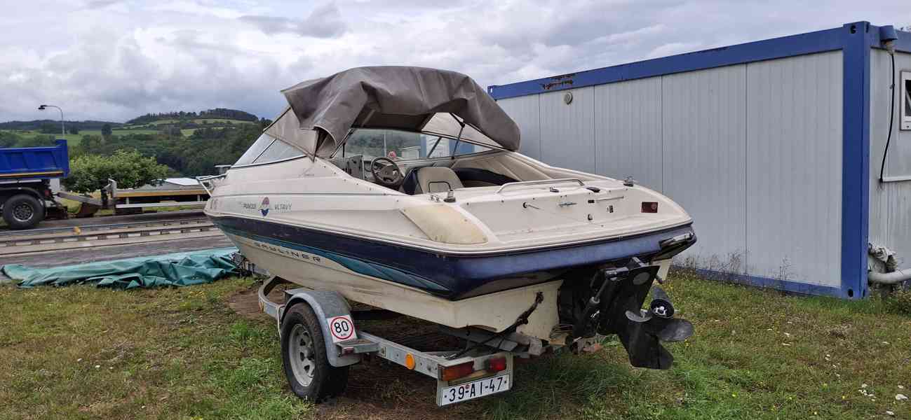 Malé plavidlo Bayliner Capri 205 2LS s přívěsem Escort  - foto 3