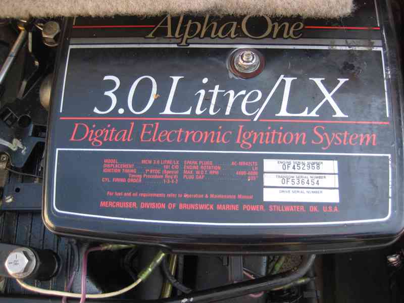 Malé plavidlo Bayliner Capri 205 2LS s přívěsem Escort  - foto 12