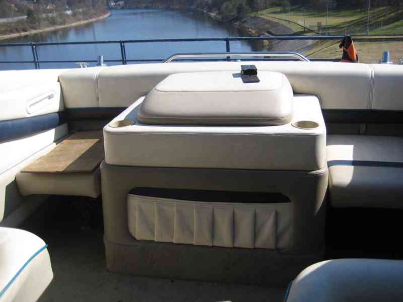 Malé plavidlo Bayliner Capri 205 2LS s přívěsem Escort  - foto 13