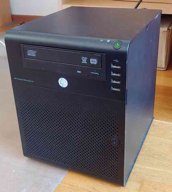 HP Microserver G7 N40L + 4x 2TB HDD