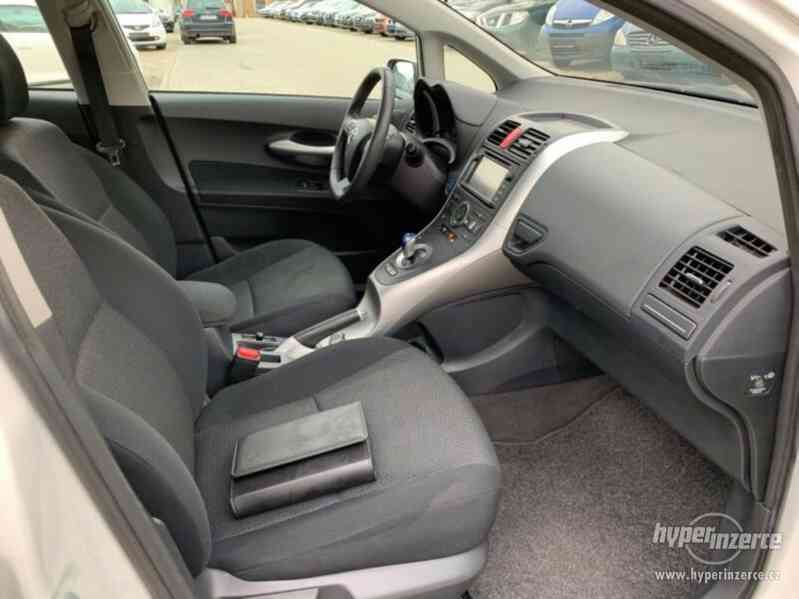 Toyota Auris Hybrid Life 1,8-l-VVT-i 100kw - foto 9
