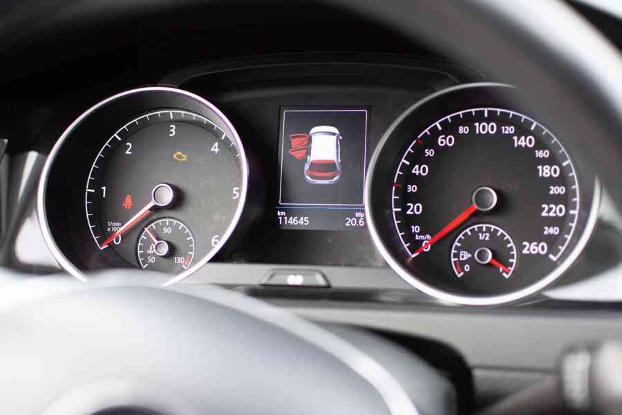 VW Golf 7.5 Manual R-line 2.0 TDI 110kw Highline 2018 - foto 8