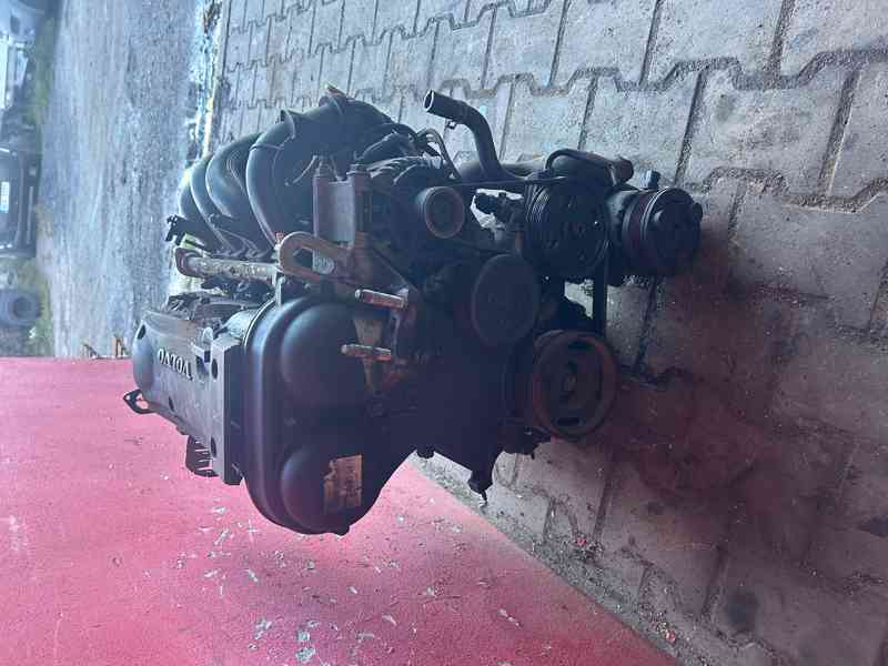 Motor 1,6 16V 74KW HWDA Ford Focus C-max komplet - foto 2