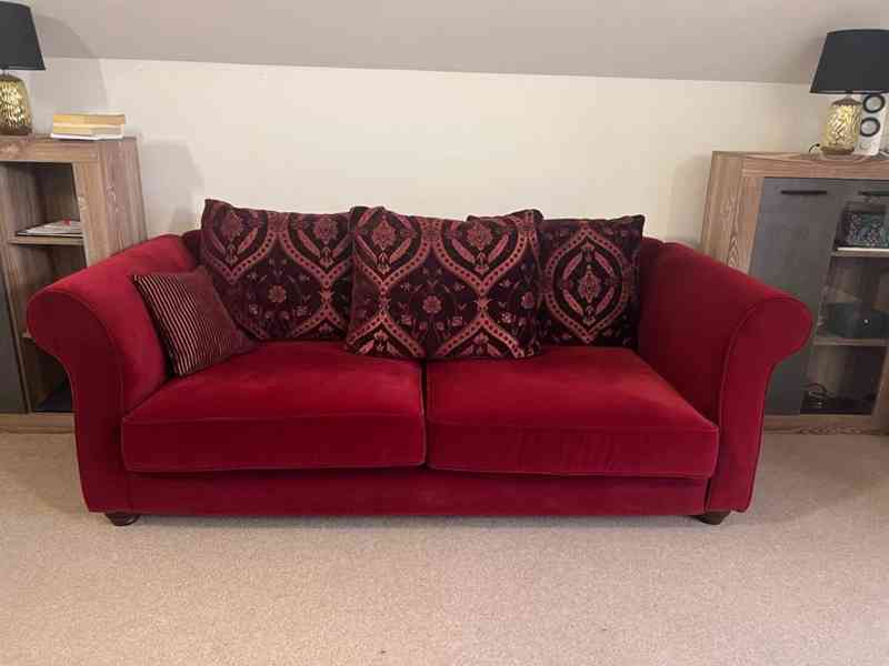 Designový červený gauč - foto 1