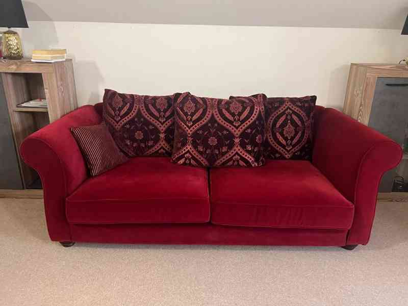 Designový červený gauč - foto 6