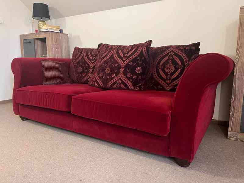 Designový červený gauč - foto 5