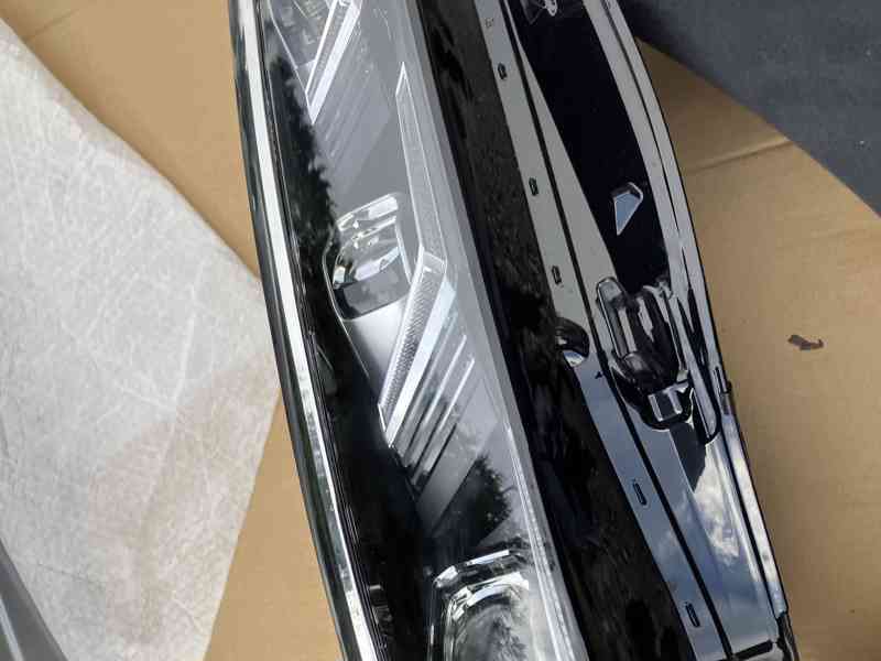 predni svetlo vw touareg 23- pravy prave - foto 20