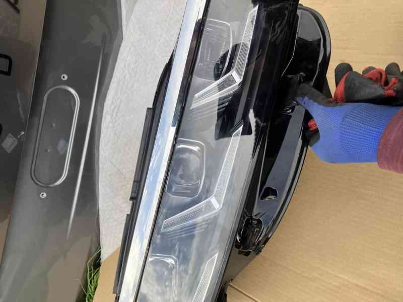 predni svetlo vw touareg 23- pravy prave - foto 4