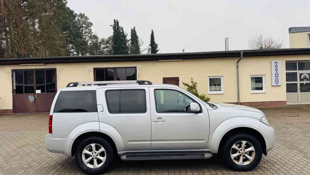 Nissan Pathfinder 2.5 dCi SE 7míst 140kw - foto 4