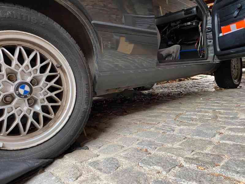 BMW Řada 3 e30 - foto 7