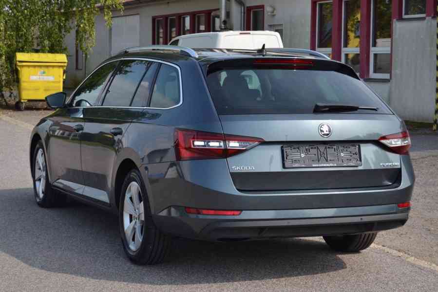 Škoda Superb 2.0 TDI Style DSG Navi kombi 78 650km - foto 2