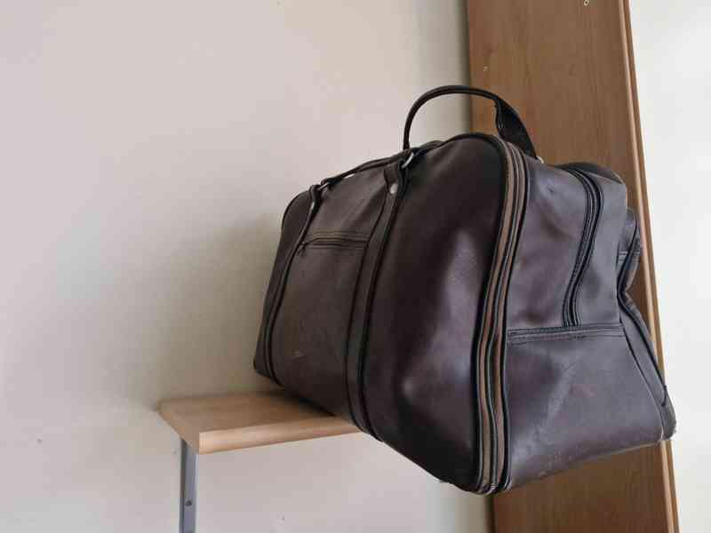 Taška s velkým vnitřním prostorem a batohy na záda - foto 21