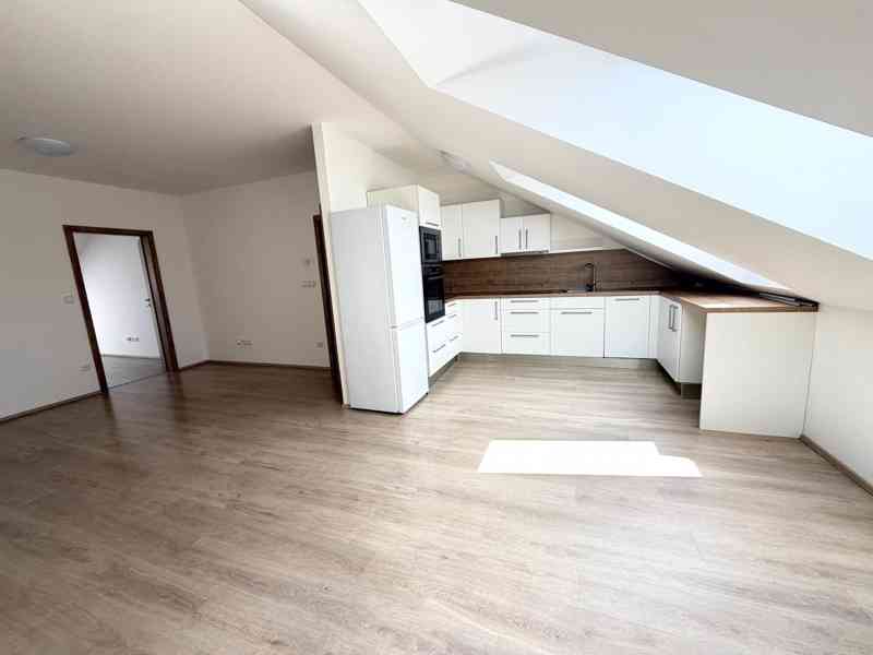 PRONÁJEM BYTU 4+KK SE 2 PARKOVACÍMI STÁNÍMI V JINAČOVICÍCH - foto 8