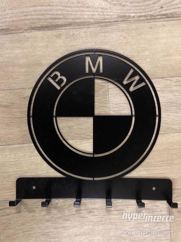 Designový věšák - BMW - foto 1