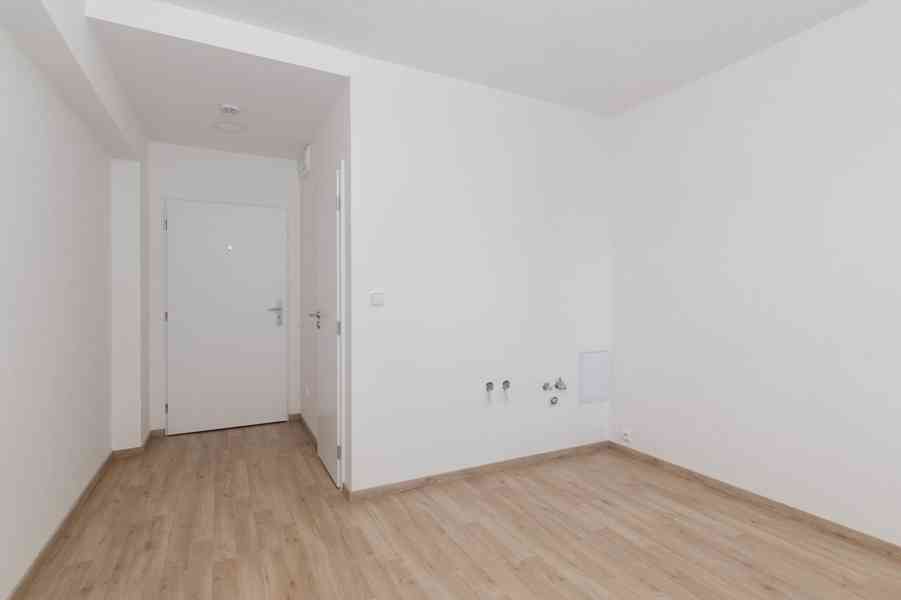 Prodej 1+kk, plocha 17,2 m2, 3. NP,  PRAHA 5 - foto 4