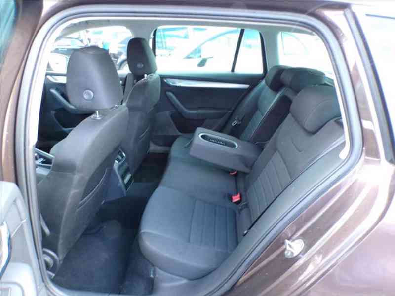 Škoda Octavia 2,0 TDI AUTOMAT,TAŽ.ZAŘ. - foto 11