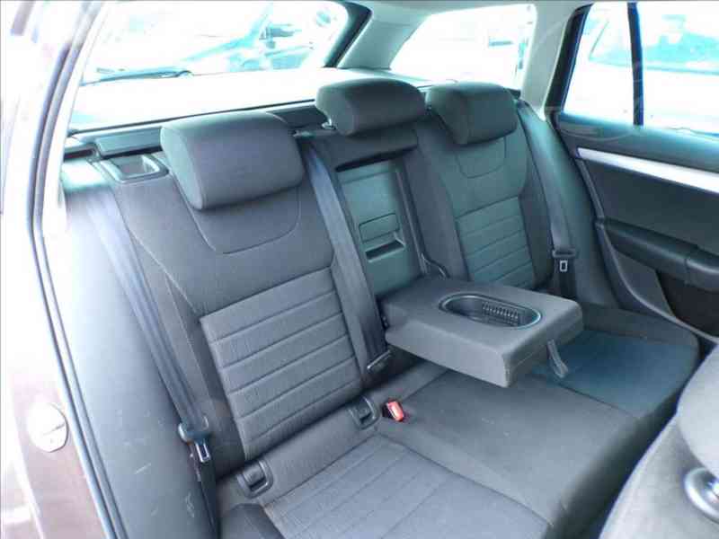 Škoda Octavia 2,0 TDI AUTOMAT,TAŽ.ZAŘ. - foto 13