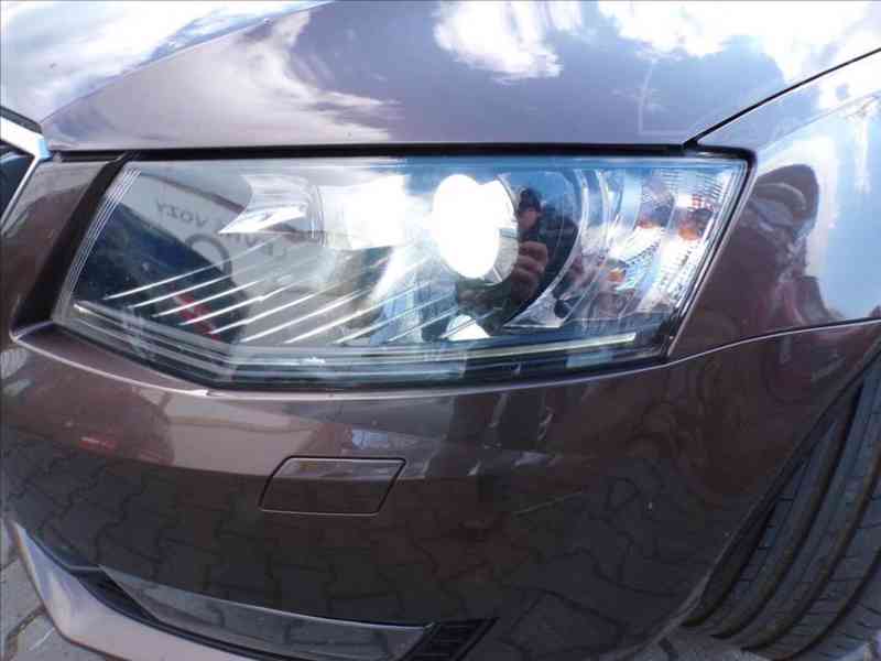 Škoda Octavia 2,0 TDI AUTOMAT,TAŽ.ZAŘ. - foto 17