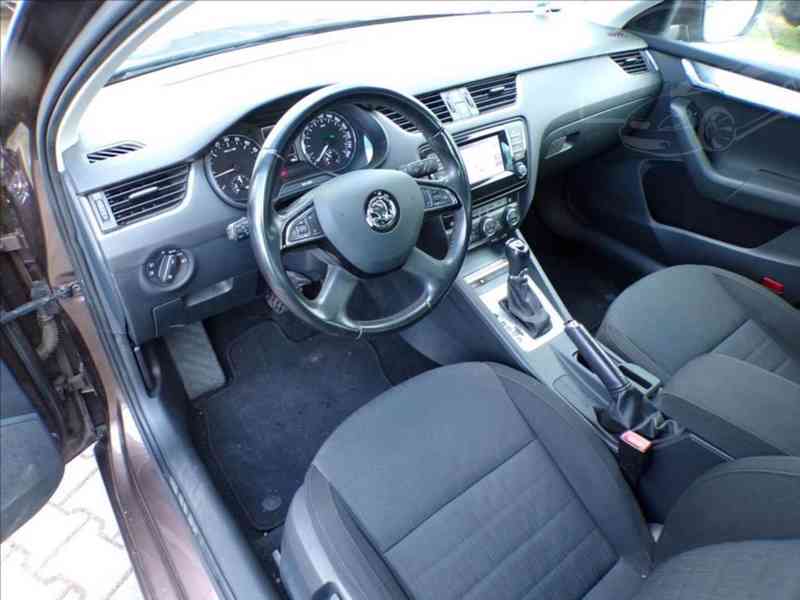 Škoda Octavia 2,0 TDI AUTOMAT,TAŽ.ZAŘ. - foto 9