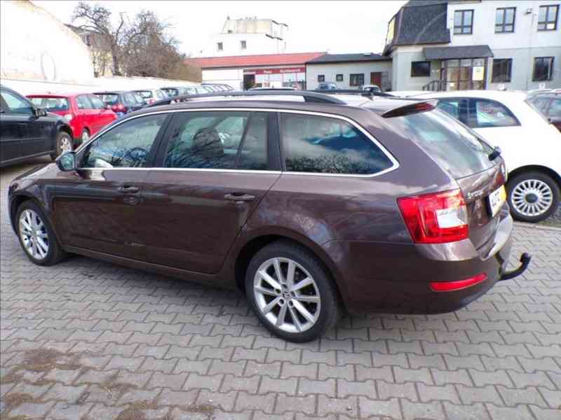Škoda Octavia 2,0 TDI AUTOMAT,TAŽ.ZAŘ. - foto 4